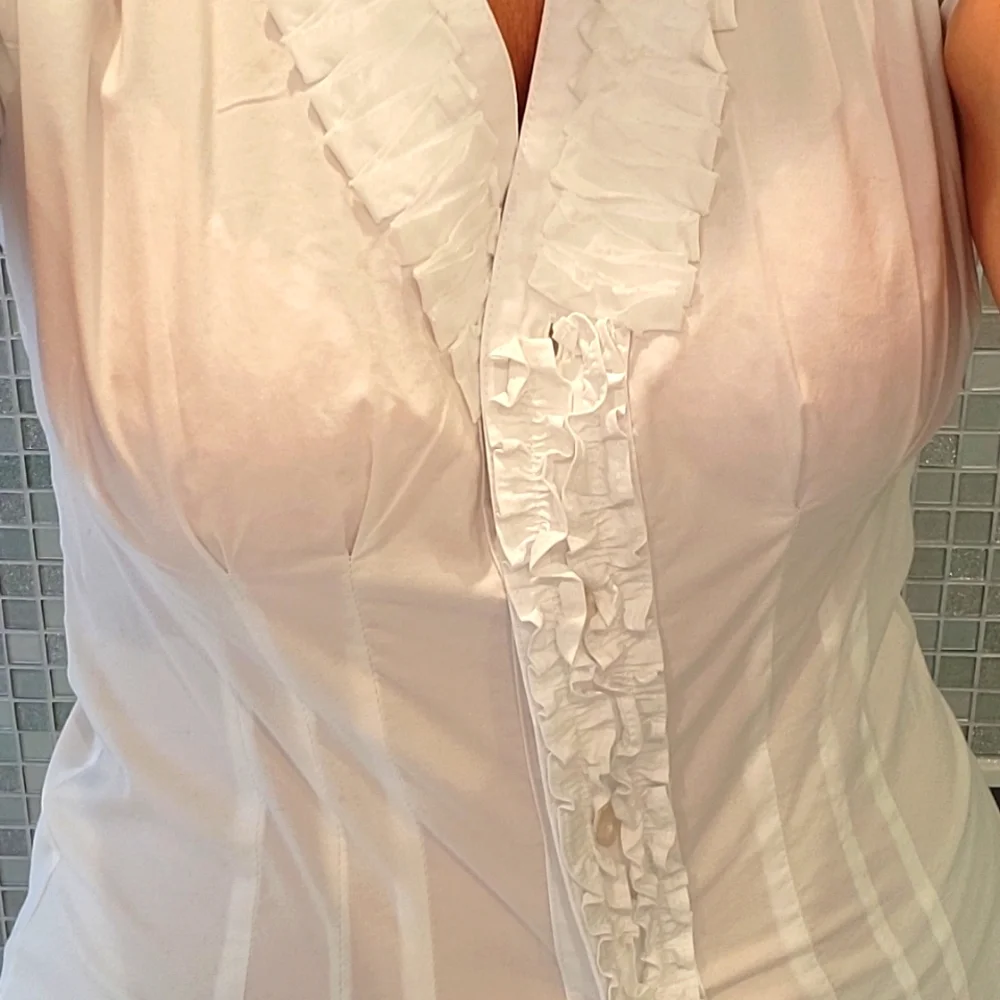 NWOT Crisp White Cotton Stretch Blouse, Short Sleeve, Ruffled V-neck, S - Picture 6 of 15